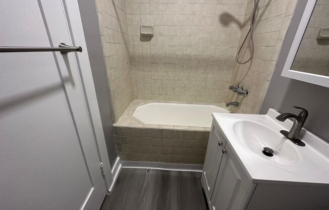 Studio, 1 bath, 450 sqft, $1,650, Unit Unit 11