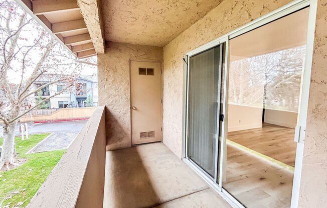 2 beds, 1 bath, 880 sqft, $1,485, Unit 010