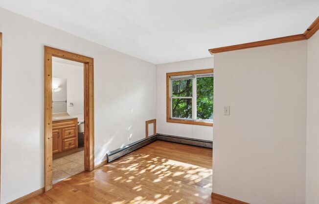 1 bed, 2 baths, 800 sqft, $1,425, Unit 12