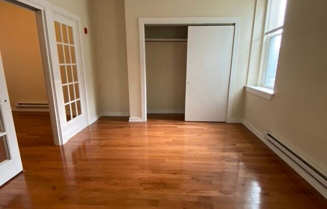 1 bed, 1 bath, 560 sqft, $1,350, Unit 2F