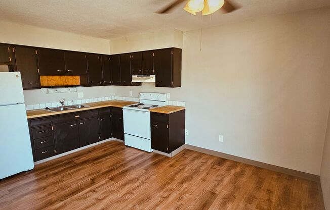 2 beds, 1 bath, $850, Unit Unit 8