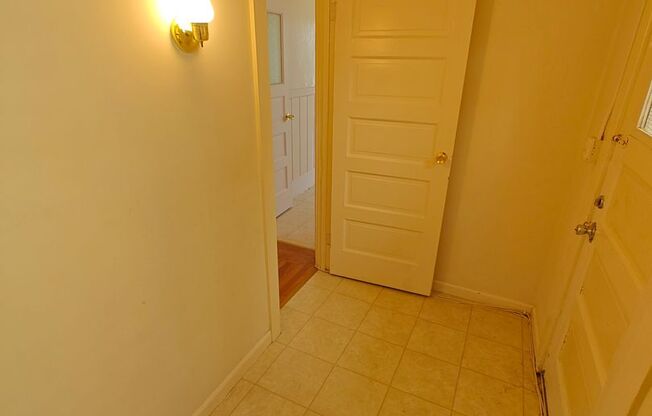 2 beds, 1 bath, $3,400, Unit 1275