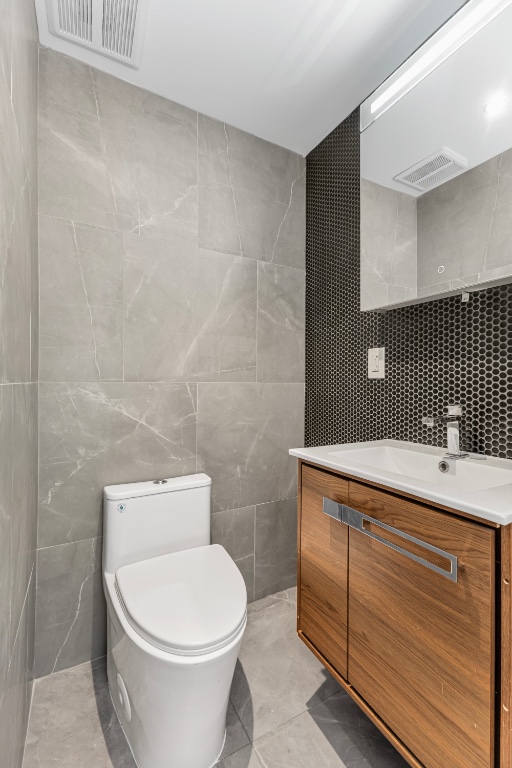 356 W 48 ST