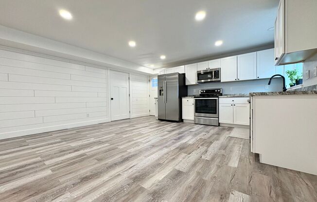 Fully Remodeled 2BR with Private Entrance, In-Unit Laundry & Parking