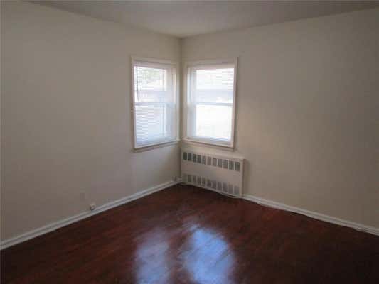 2 beds, 1 bath, 979 sqft, $2,500