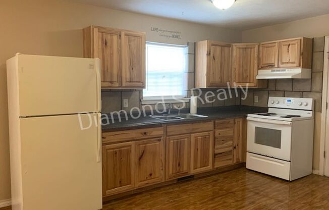 3 beds, 1 bath, $995