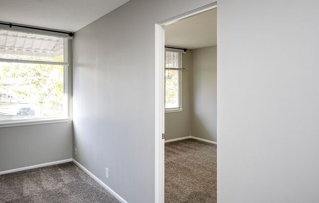 3 beds, 1 bath, $1,195, Unit 15