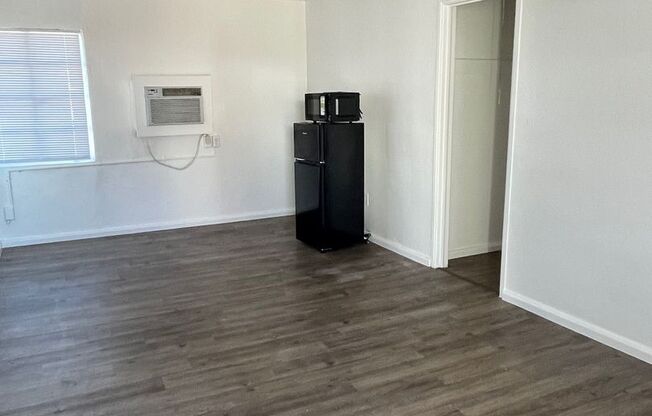 Studio, 1 bath, 150 sqft, $1,150, Unit 13