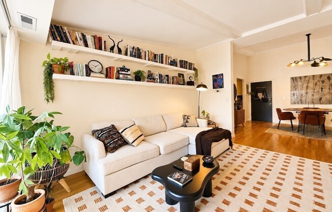 1 bed, 1 bath, 761 sqft, $2,600, Unit 16B