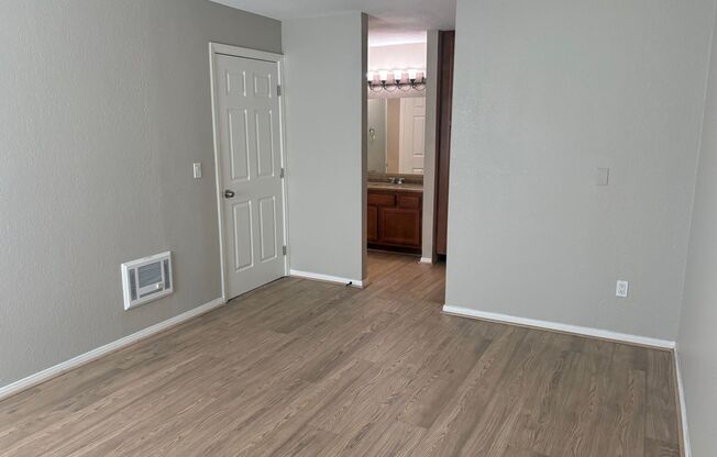 2 beds, 1 bath, $2,195, Unit UNIT 2