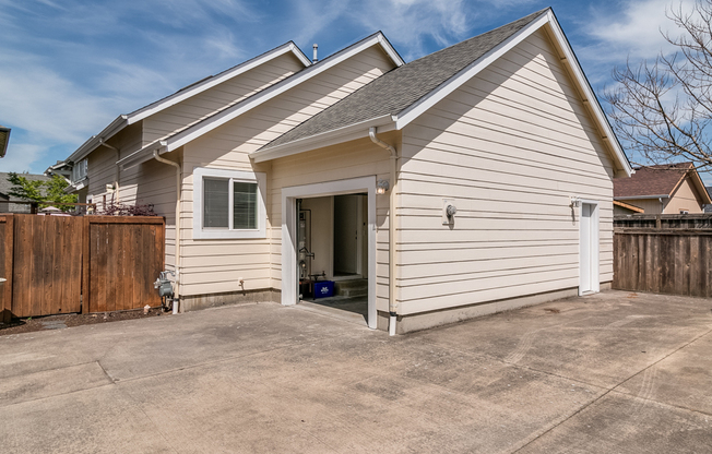 Beautiful 3-Bedroom, 2-Bath Home In West Eugene!