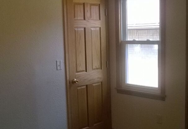 3BR SINGLE FAMILY MULTI LEVEL HOME WITH GARAGE, YARD, PORCH, REDONE, VERY NICE!