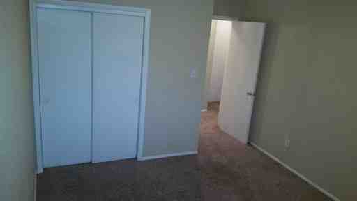 2 beds, 1 bath, 855 sqft, $1,325, Unit 552-02