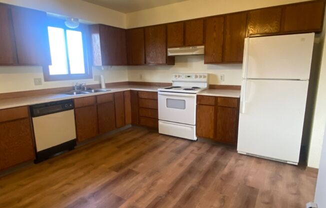 Bright & Roomy 2 Bedroom Apartment in Greeley - Available Now!