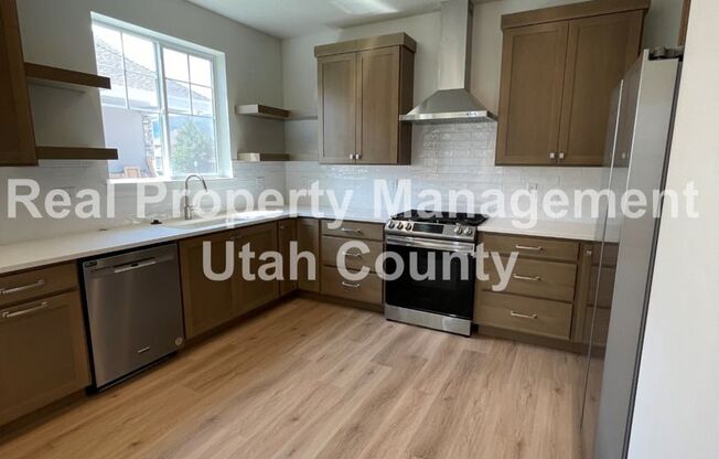 5 beds, 3.5 baths, $3,100