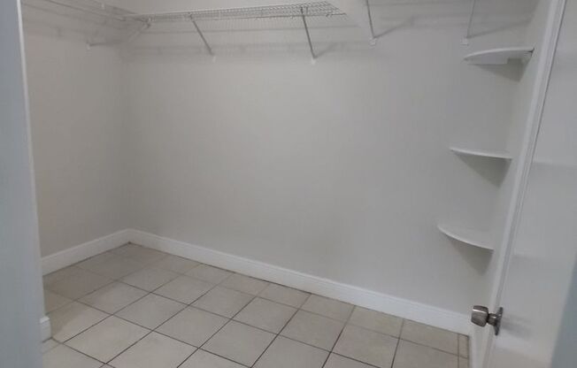 Studio, 1 bath, 450 sqft, $1,830