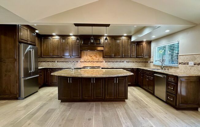 Recently Remodeled Home- Gourmet Kitchen- Near Downtown Campbell - 1 Primary Suite and 1 Junior Suite