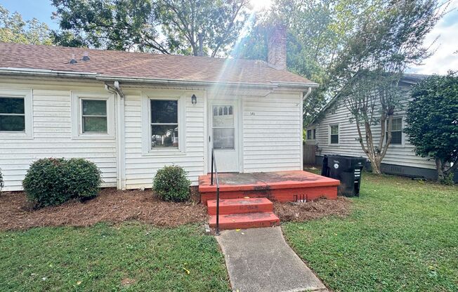 1 Bed / 1 Bath Duplex Near Downtown Concord