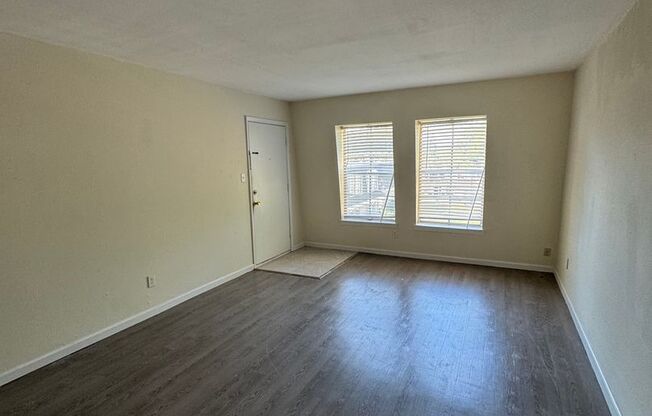 3 beds, 2 baths, $1,395, Unit Apt #207