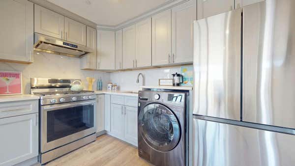 2 beds, 1 bath, 760 sqft, $3,100, Unit 2C