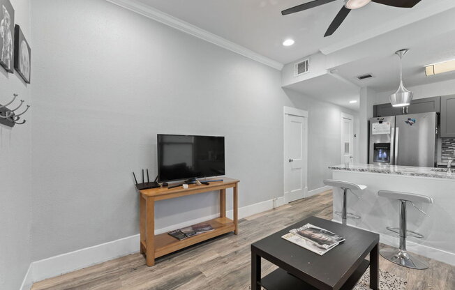 1 bed, 1 bath, 585 sqft, $1,300, Unit 1