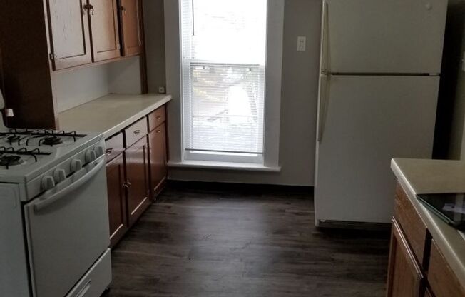 2 beds, 1 bath, $900