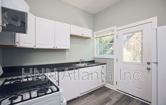 435 N HIGHLAND AVE NE