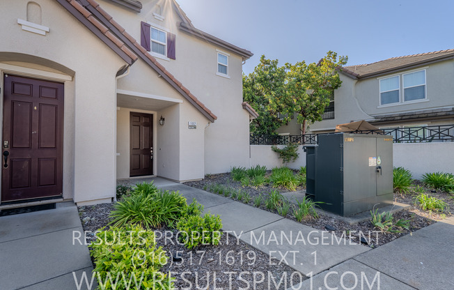 Spacious and Beautiful Folsom 4 Bedroom Townhome!