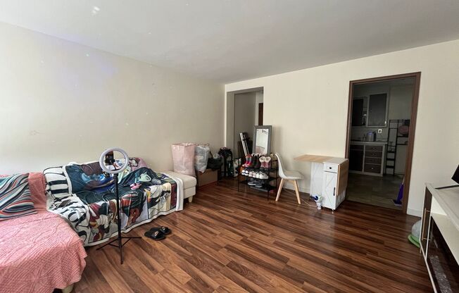 2 beds, 1 bath, $1,295, Unit 2