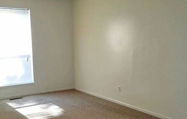 2 Bedroom Near Law School!