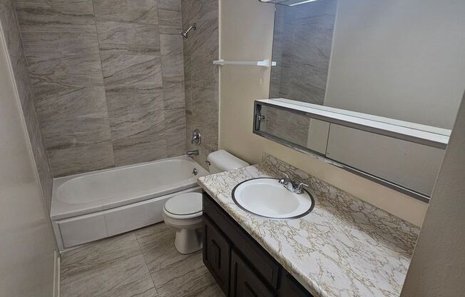 1 bed, 1 bath, 700 sqft, $899, Unit Custer-308
