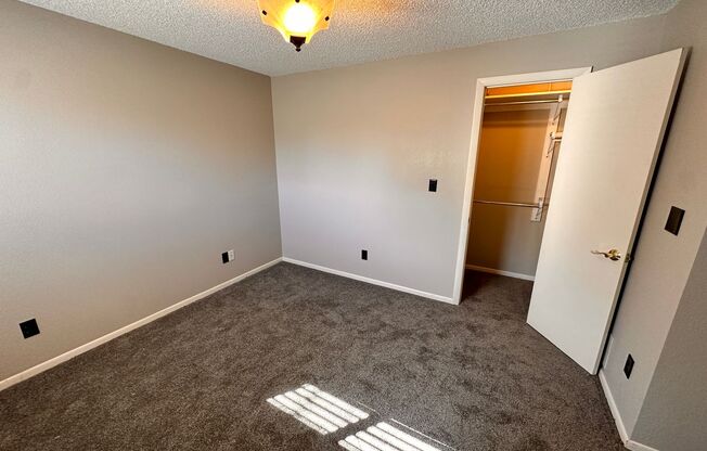 2 beds, 1 bath, 800 sqft, $1,695, Unit 509 7th St - Upper unit