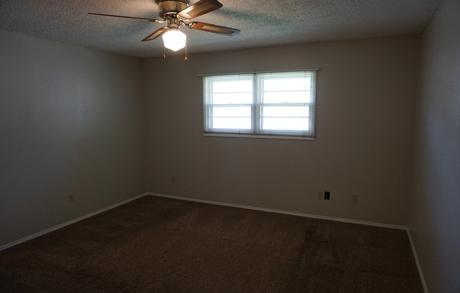 3 beds, 2 baths, 1,568 sqft, $1,395, Unit 7904 Aberdeen B