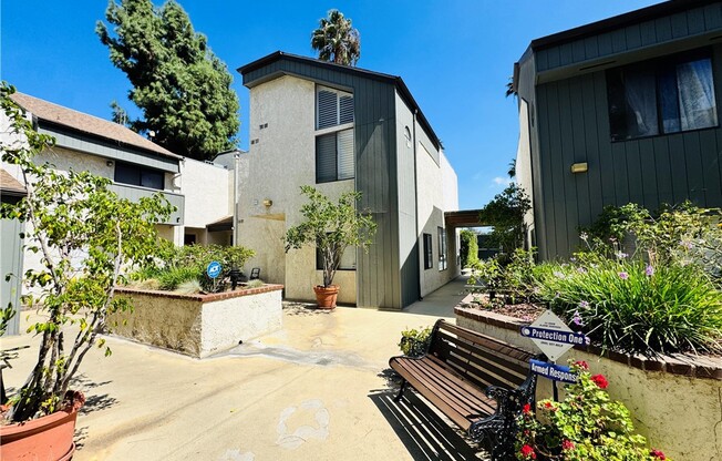 2 beds, 3 baths, 1,614 sqft, $4,000