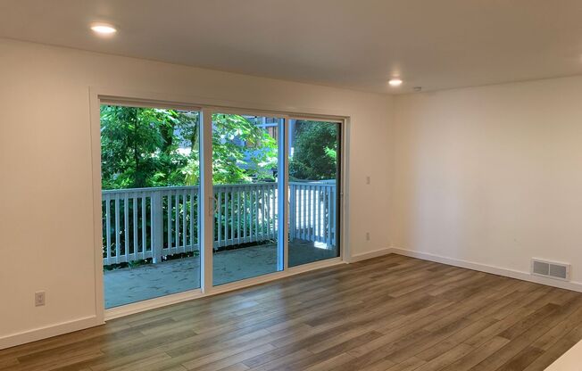 Beautiful Lakefront 2 Bed 1.75 Bath Condo in Renton