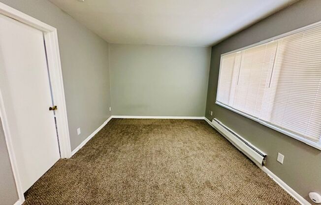1 bed, 1 bath, 600 sqft, $800, Unit 4