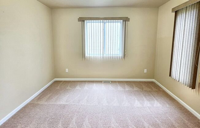 908 CHRISTIAN AVE