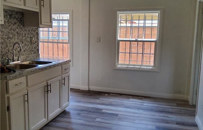1238 E 69 ST