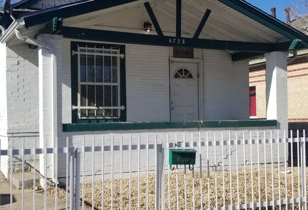 I70/BRIGHTON BLVD, EYLRIA-SWANSEA, 2 BED, NEW FLOOR/PAINT/TILE/STORAGE/FENCE, COVERED PORCH! UPDATED KITCHEN AND BATH!