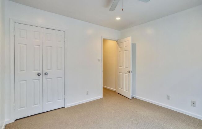 Updated townhome in popular Paper Mill Court. Walk to Georgetown Waterfront and more!