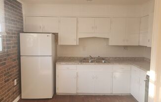 1 bed, 1 bath, 433 sqft, $495, Unit 304 Lakeside Dr