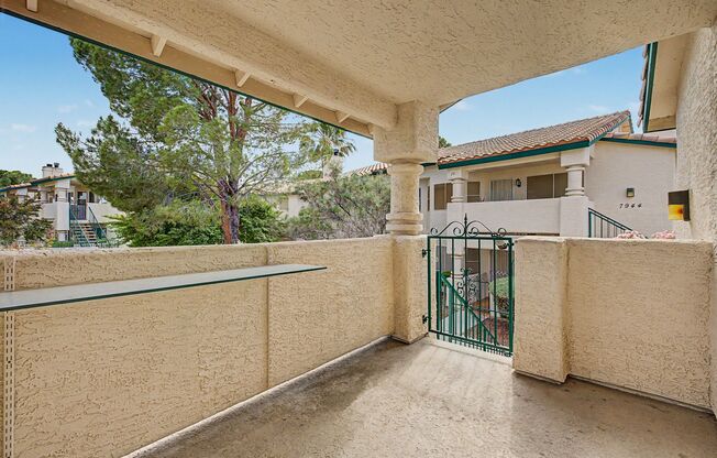 2 Bedroom Condo just off Summerlin Pkwy w/ views of pool