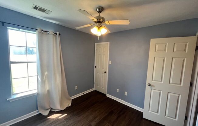 3 beds, 2 baths, $1,500