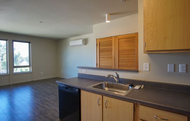 Light & Airy Modern 1 Bedroom w/Large Windows, A/C, & W/D!