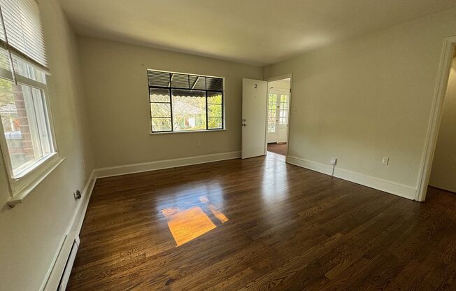 Central AVL - 1/1 Updated Apartment Ready Now!