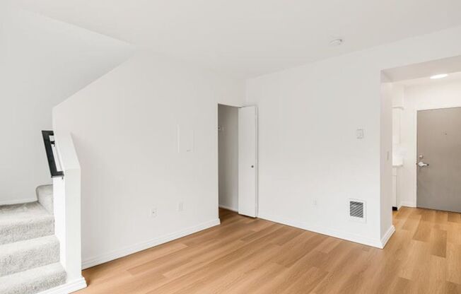 1 bed, 1 bath, 660 sqft, $1,600, Unit 404