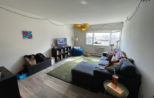 2 beds, 1 bath, $1,395, Unit 223