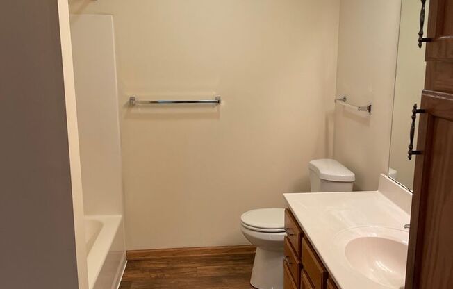 2 beds, 1 bath, 1,086 sqft, $1,620, Unit 925-108