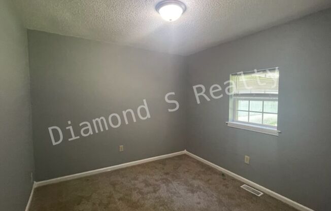 3 beds, 1.5 baths, $1,000