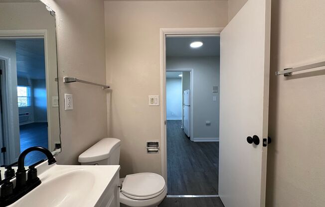 1 bed, 1 bath, 815 sqft, $795, Unit Apt. 8